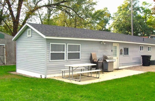 Coldwater House | Randall Lake property w beach, kayaks & dock