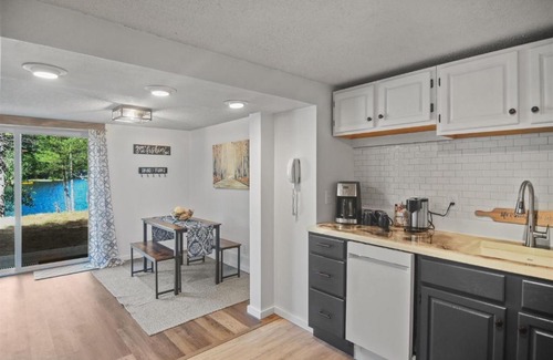 Parsonsfield Villa | RANDALL LAKE RETREAT-LIMIT 7 villa