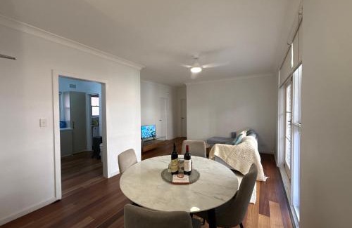 Randwick House | Randwick Shared Apt with Study Desk & Parking