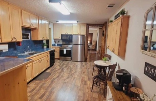 Bandera House | Randy's Place - Beautiful 4br W/Private Hot tub!