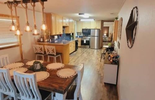 Bandera House | Randy's Place - Beautiful 4br W/Private Hot tub!