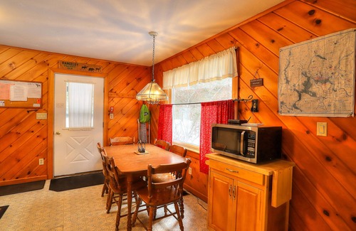 Rangeley House | 🐾Rangeley Manor 107 | Cute Pet Friendly Cabin with Shared Water Access on Rangeley Lake