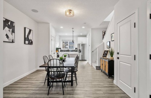 Southeast Calgary House | Rangeview Retreat | A/C | Dogs Ok | Modern | Large