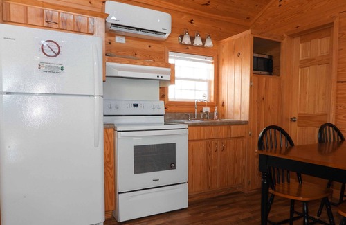 Leasburg Cabin | Ransom's Retreat Group cabin rental near Meramec River