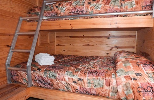 Leasburg Cabin | Ransom's Retreat Group cabin rental near Meramec River