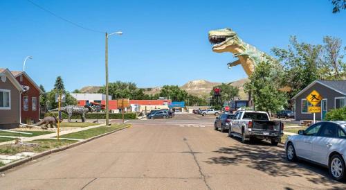 Drumheller House | Raptor Retreat Family