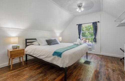Drumheller House | Raptor Retreat Family