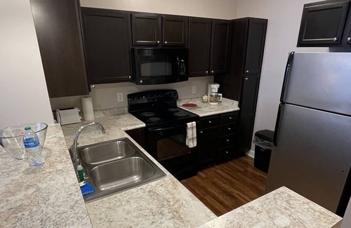 Carmel Apartment | RARE 1 bedroom with DEN + 2 full baths in Carmel!
