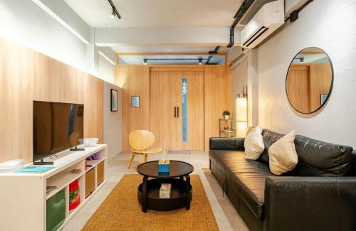 Yan Nawa House | Rare Bangkok Townhouse Perfect for Groups, 8 mins to Train