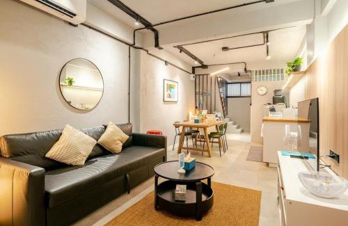 Yan Nawa House | Rare Bangkok Townhouse Perfect for Groups, 8 mins to Train