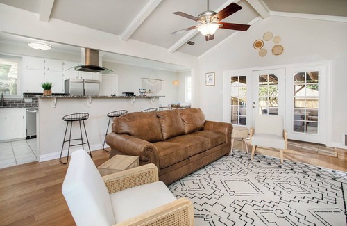 Tyler House | Rare~Boho~OutdoorOasis~Pool~Firepit~Grill~Kingbed~