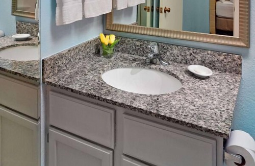 White Station House | Rare Find! 3 Units w/ Parking, Pets Allowed, Close to Memphis Rock n Soul Museum