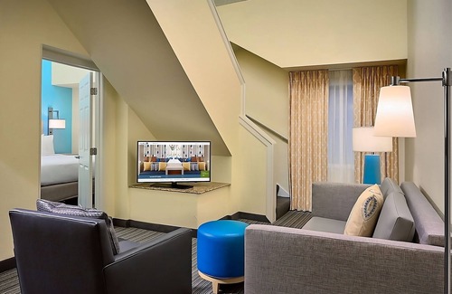 White Station House | Rare Find! 3 Units w/ Parking, Pets Allowed, Close to Memphis Rock n Soul Museum
