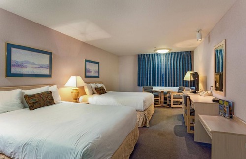 Warrenton Hotel | RARE FIND! COMFY UNIT FOR 4, SAUNA, POOL AND GYM