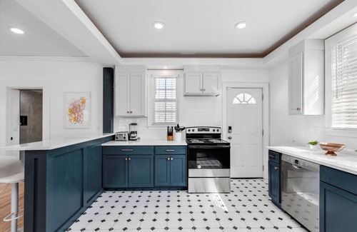 Detroit House | RARE FIND! Gorgeous Indian Village Home-Sleeps 12