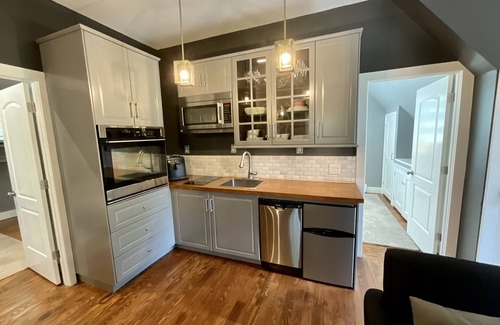 Wading River House | RARE FIND: IMMACULATE COTTAGE at start of the North Fork Wine Country