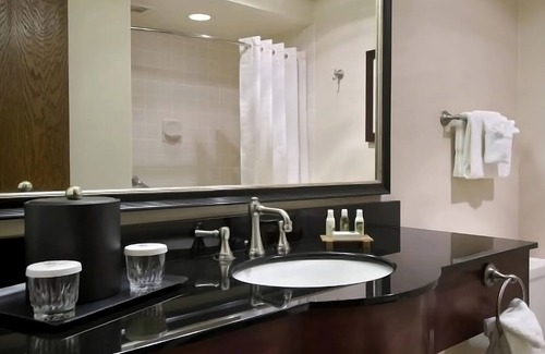 Elko Hotel | Rare Find Outdoor Pool, Parking, Pets Allowed, Close to Johnny Appleseed Park!