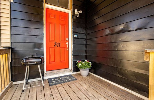 St. Bernard House | Rare Find! Sleeps 16 w/9 Beds, 6BR + WIFI!