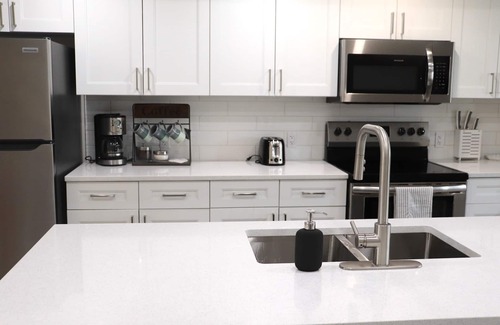 Winnipeg House | Rare*Full Home in Downtown Winnipeg|Free Parking