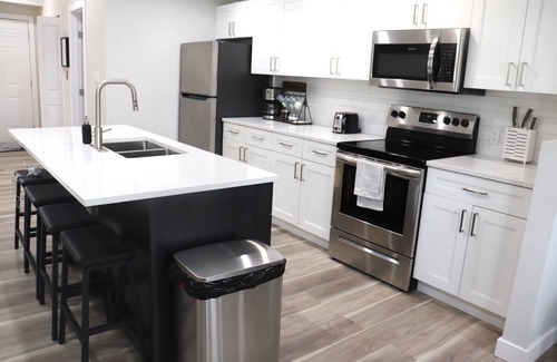 Winnipeg House | Rare*Full Home in Downtown Winnipeg|Free Parking