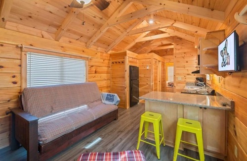 Bryan Cabin | Rare Gem! Full Kitchen, Pool, Pets Allowed, Near Hildebrand Equine Complex