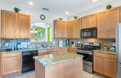 Veranda Palms House | Rare Lake Front Pool, GameRoom, AC, WiFi, Self-Check-In