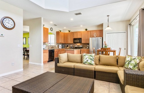 Veranda Palms House | Rare Lake Front Pool, GameRoom, AC, WiFi, Self-Check-In