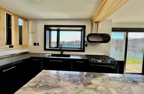 Halifax House | *Rare* Luxury Lakefront: Mins from Downtown Bliss