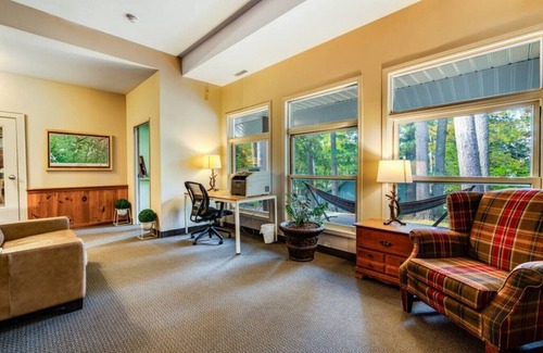 Dwight Apartment | Rare Muskoka Chalet Suite - B5