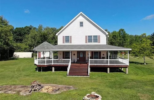 Frontenac Cottage | RARE OPPURTUNITY. COTTAGE on Round Island!