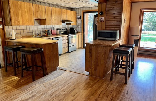 La Macaza Ski Chalet | Rare Pearl Directly on the shore of Lac Chaud