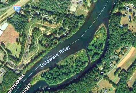 Montague House | Rare River Views & Access, Cabin by Eden Islands