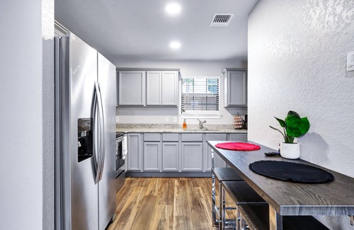 Eastside Promise Neighborhood Apartment | Rashali kicks theme casita