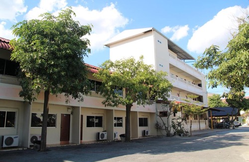 Lop Buri Hotel | Ratchaphruek Resort