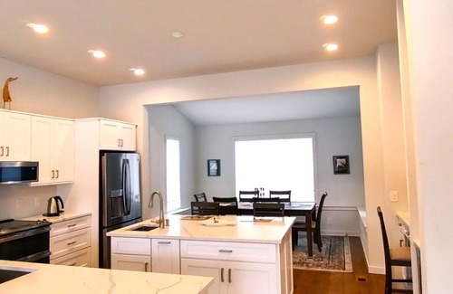 Annapolis House | RATE REDUCTION FOR COMMISSIONING WEEK - Serene and Sophisticated 4 BR Waterfront Contemporary