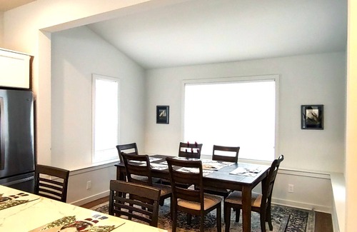 Annapolis House | RATE REDUCTION FOR COMMISSIONING WEEK - Serene and Sophisticated 4 BR Waterfront Contemporary