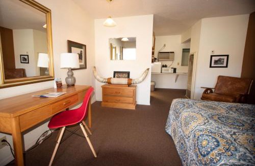 Raton Hotel | Raton Pass Motor Inn
