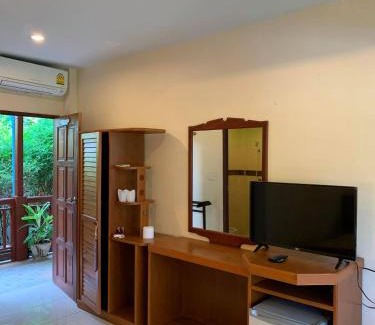 Chaweng City Center House | Rattana Guesthouse & Bungalow