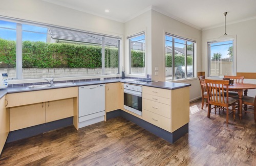 Raumati Beach Apartment | Raumati Sands Resort