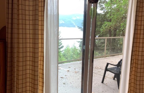 Maple Bay Cottage | Raven Haven: nature & solitude right on Maple Bay