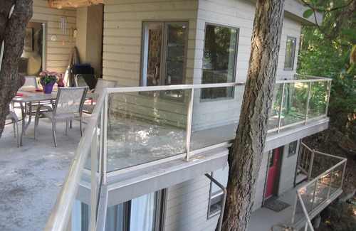 Maple Bay Cottage | Raven Haven: nature & solitude right on Maple Bay