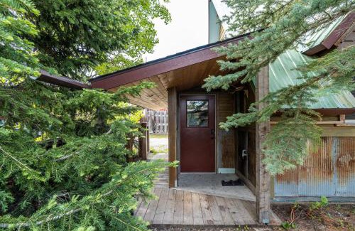 West Yellowstone Apartment | Raven's Heart