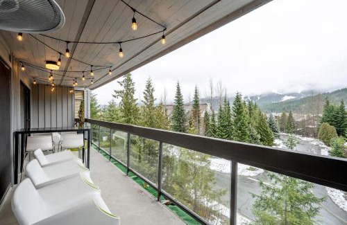 Blueberry Hill Apartment | Ravencrest 204 by Outpost Whistler