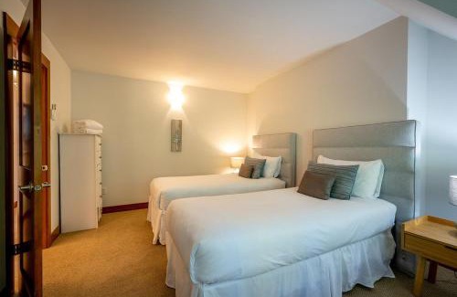 Blueberry Hill Apartment | Ravencrest 309 by Outpost Whistler