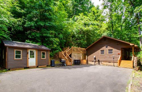 Gatlinburg - Pigeon Forge House | Ravens Hollow Private Pool Hot Tub Games