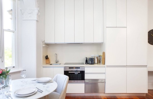 Glebe Apartment | Ravenscourt’s Studio Apartment Close to Everything