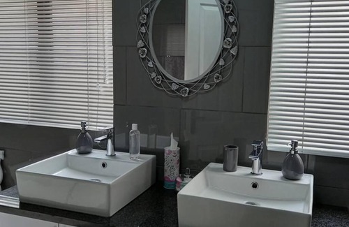 Boksburg House | Ravenstone Cottage, 2 bedrooms, maximum 4 guests