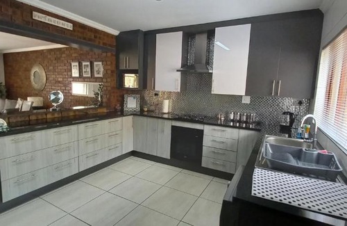 Boksburg House | Ravenstone Cottage, 2 bedrooms, maximum 4 guests