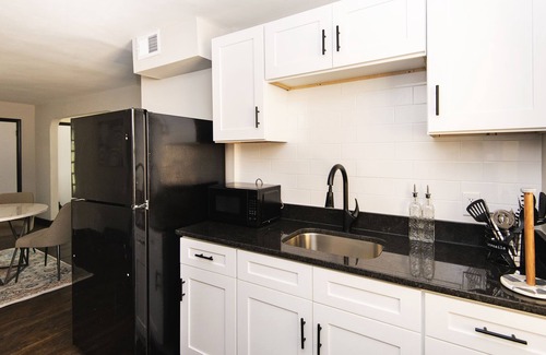 St. Louis Hills Apartment | Ravishing 1 Bedroom Apartment with Street Parking
