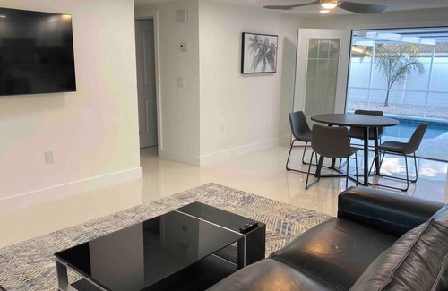 La Villa Gardens House | Ray of Sunshine-Pool home near Honeymoon Island